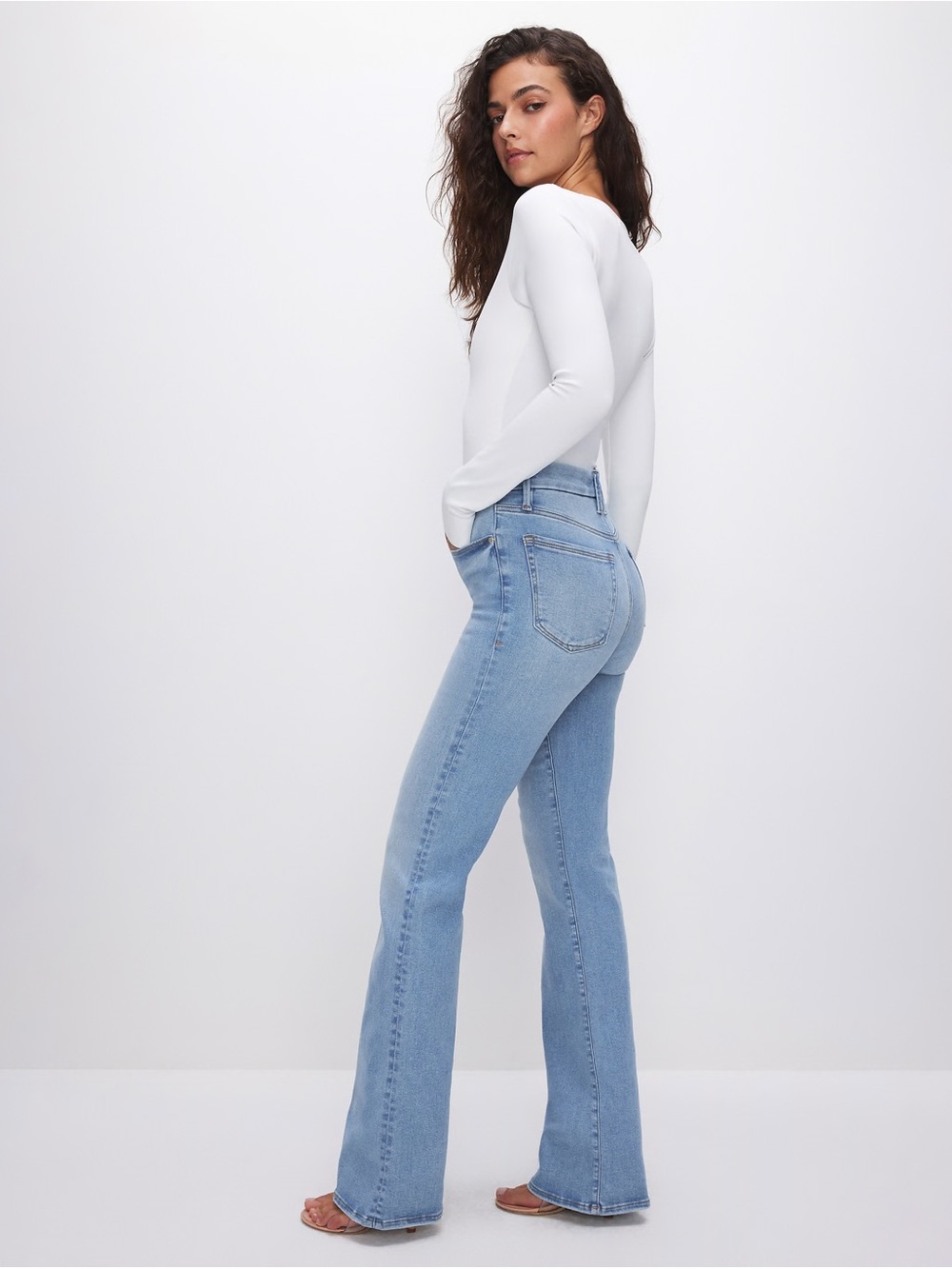 Good American Good Classic Bootcut Jeans Light Indigo 1130